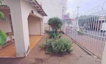 Imagem: Casa de Esquina com Potencial Comercial