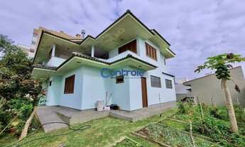 Imagem 6: Casa de Esquina com 4 Quartos, 4 Banheiros e 445 m²