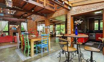 Imagem 2: Chácara à venda com 2.425 m² de terreno e 300 m² de área construída