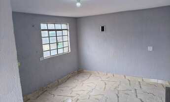 Imagem 2: Cômodo na avenida. Portão sem vizinhos