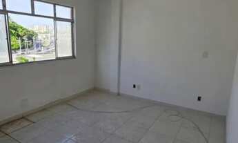 Imagem 2: OPORTUNIDADE NO RIO VERMELHO: APARTAMENTO NASCENTE E VENTILADO 2/4  2º ANDAR DE ESCADAS