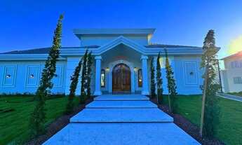 Imagem: Casa com 4 suítes e piscina a venda em