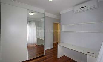 Imagem 10: Apartamento com acabamento nobre, repleto de armários em andar alto