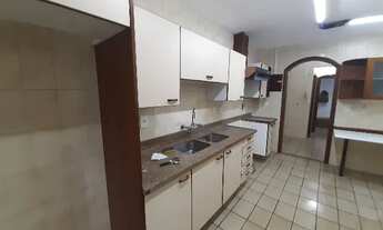 Imagem 7: Apartamento na 1ª Quadra da Praia de Icaraí com Vista Parcial para o Mar em Andar Alto