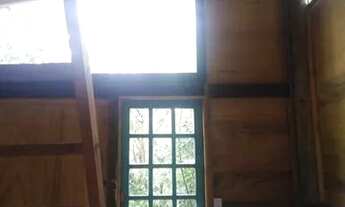 Imagem 6: Cassinha na Floresta do Canto da Lagoa *com trilha pra subir e lareira