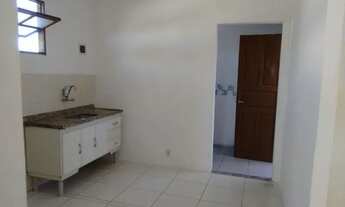 Imagem 6: Alugo casa 2 quartos com garagem Av principal na entrada de jardim tropical