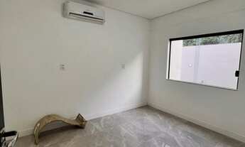 Imagem 3: Casa de condomínio sobrado para venda tem 287 metros quadrados com 4 quartos