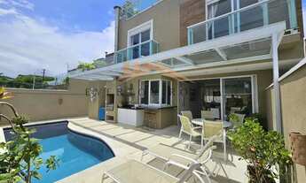 Imagem 2: Condomínio a poucos passos do mar - Casa com 4 suítes piscina e jacuzzi para venda e locaç