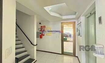 Imagem 3: Apartamento em Porto Alegre, no bairro Medianeira, com 3 dormitório(s), e 3 banheiros, à v