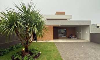 Imagem 2: Casa de Alto Padrão no Condomínio Parthenon 3 Suítes, Área de Lazer Completa Paranavaí