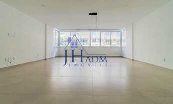 Imagem 2: Apartamento totalmente reformado, no Corte do Cantagalo. Sala, 4 quartos, com cerca 150m²