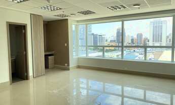 Imagem 2: Excelente conjunto comercial com 90 m2, reformado, no Morumbi Shopping, 2 vagas, linda vis