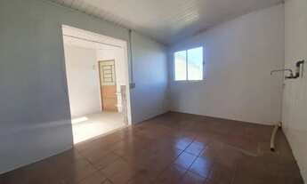 Imagem 2: Excelente casa individual; - 3 dormitórios; - sala de estar, cozinha e área de