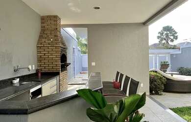 Imagem 13: Casa de condomínio para aluguel possui 350 metros quadrados com 4 quartos