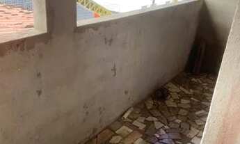 Imagem 4: Casa de 2 andares em rua publica