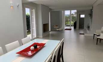 Imagem 7: Casa para aluguel e venda possui 400 metros quadrados com 3 quartos.