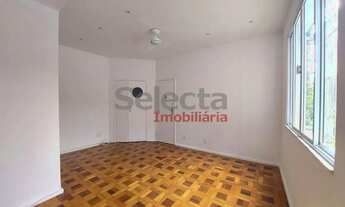 Imagem 2: Apartamento na excepcional e super tranquila Rua Maria Angélica, em excelente estado, pron