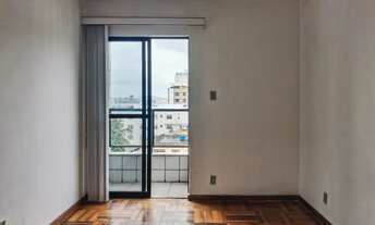 Imagem 2: 2 quartos com varanda e vaga coberta no Morro da Glória para locação