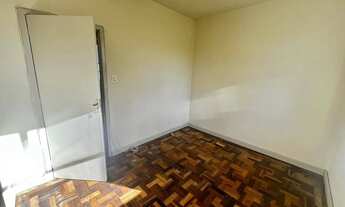 Imagem 6: Apto de 02 dorm, sala, banho, cozinha, reformado, desocupado e vaga coberta
