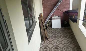 Imagem 7: Casa com varanda e quintal