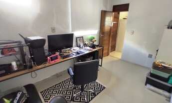 Imagem 5: Casa com piscina e sistema de energia solar