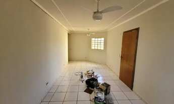 Imagem 2: Apê duplex. Jardim Tijuca, de 3 quartos com suíte, sala, cozinha com armário e fogão