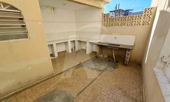 Imagem 6: Casa com 3 quartos, sendo 1 suíte, sala, cozinha, banheiro social e 3 vagas de garagem des