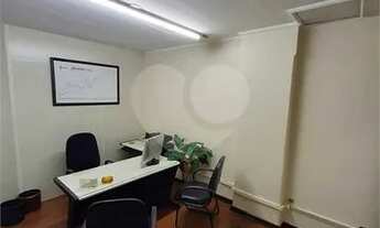 Imagem 6: Prédio de renome no centro histórico de São Paulo com localização estratégica e amplo espa