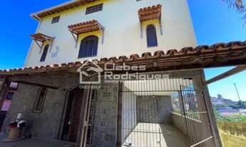 Imagem: Casa duplex com 5 quartos sendo 1 suíte