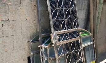 Imagem: Portas e janelas de ferro, em ótimo estado