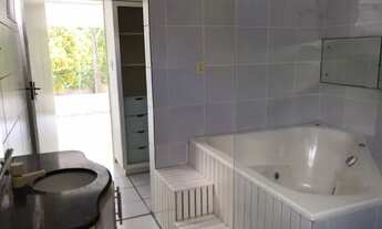 Imagem 5: Aluguel - Casa em Condomínio com 3 suítes, piscina e muito terreno - Jardim Petrópolis