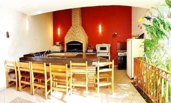 Imagem 2: Sobrado amplo, quintal com churrasqueira, 3 vagas de garagem! Estuda permuta por apartamen