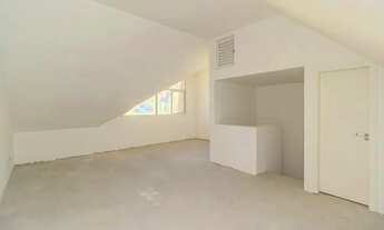 Imagem 2: Casa de condomínio sobrado triplex para venda possui 136 metros quadrados com 3 quartos