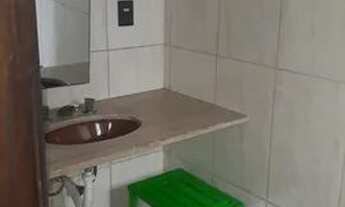 Imagem 6: Alugo Quarto Mobiliado com Suíte e Varanda. Casa com Piscina