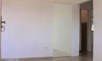 Imagem 3: Alugo casa 2 quartos com garagem Av principal na entrada de jardim tropical