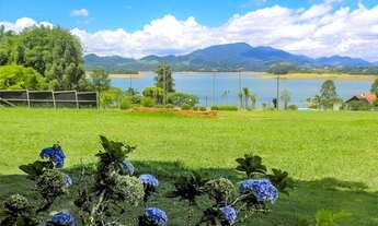 Imagem: Casa em condomínio fechado na beira da