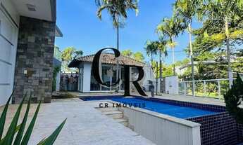 Imagem: Sobrado com piscina de borda infinita no