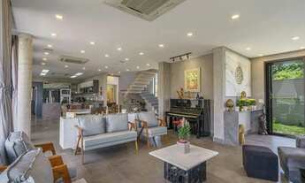 Imagem 7: Casa de condomínio para venda tem 495 metros quadrados com 5 quartos