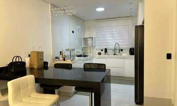 Imagem 7: Sobrado à Venda, com 340m², 6 Quartos, 4 Suítes, 1 Lavabo, 6 Vagas, Espaço Gourmet, Bairro