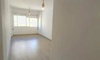 Imagem 7: Apartamento 2 dormitórios, closet, 2 banheiros, dep. empregada vista, para o Gua