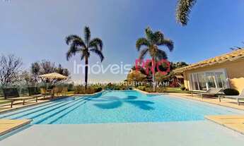 Imagem 2: Casa de Alto Luxo à Venda na Fazenda da Grama :Um Refúgio Perfeito para Sua Família