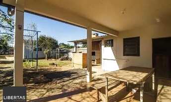 Imagem 5: Casa em Porto Alegre, no bairro Vila Nova, com 6 dormitório(s), e 6 banheiros, à