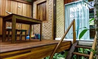 Imagem 4: CABANA DE VIDRO INTEGRADA À NATUREZA NA PRAIA DE CAMBURI