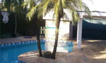 Imagem 2: Arquitetura Clássica e Sofisticação: Elegância e Alto Padrão em Destaque!