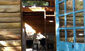 Imagem 2: Cassinha na Floresta do Canto da Lagoa *com trilha pra subir e lareira