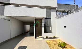 Imagem 2: Casa para Venda em Goiânia, Setor Três Marias, 3 dormitórios, 3 suítes, 4 banheiros, 2 vag