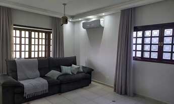 Imagem 3: Casa de condomínio térrea para venda possui 225 metros quadrados com 6 quartos