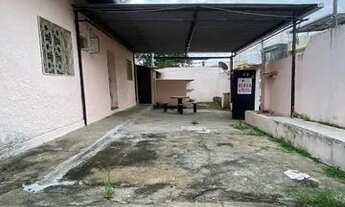 Imagem 2: Casa Frente de Rua com 01 Quarto Geminado Quintal Amplo e Garagem em Quintino