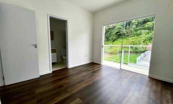 Imagem 6: Casa com 3 dormitórios sendo 1 suíte e 2 vagas de garagem em Brusque