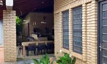 Imagem 5: Oportunidade Excepcional: Ampla Residência com Edícula no Colinos